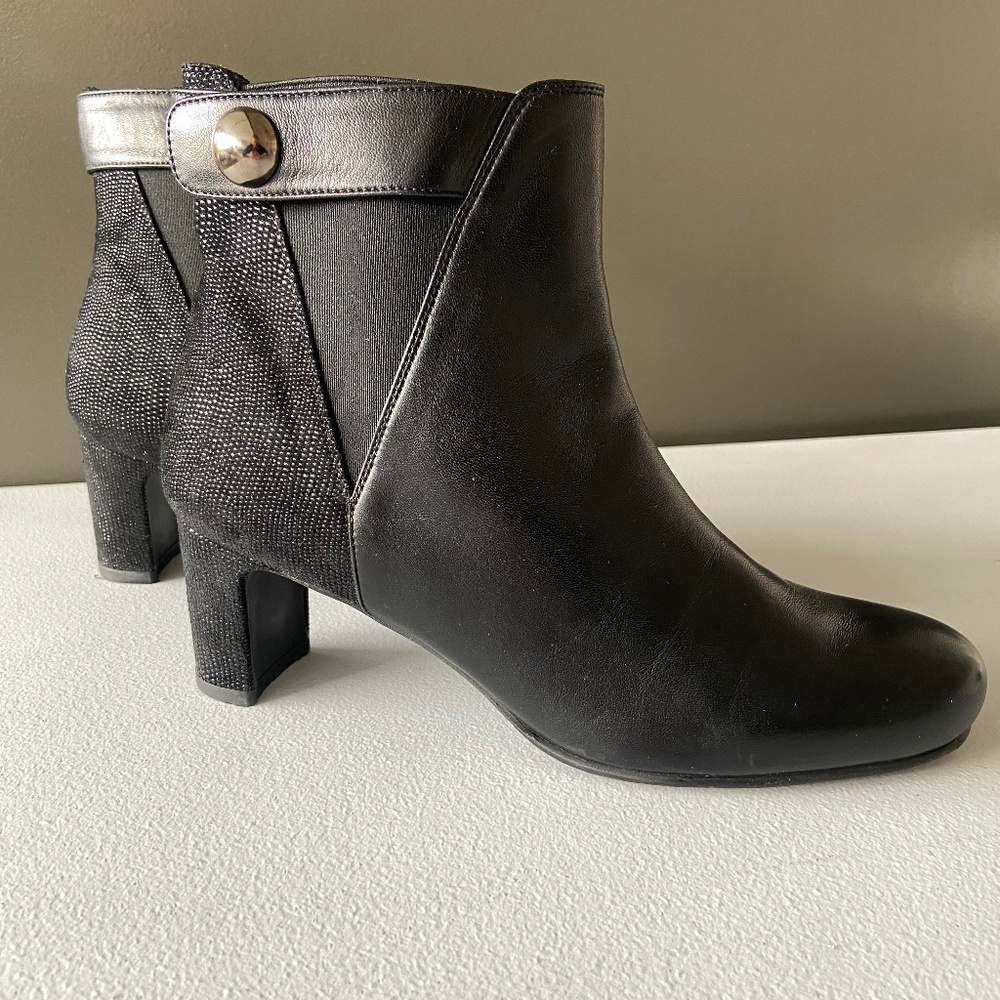 Stuart Weitzman Ankle Boots- Black Leather Mid Height Block Heel- Size 7.5
